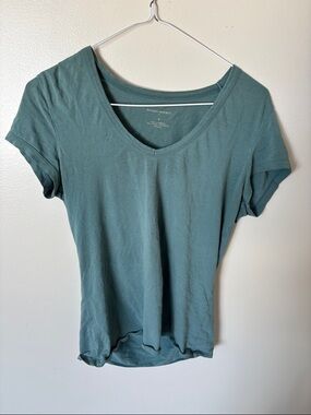 Banana Republic Women's V-Neck Short Sleeve Tee in Teal Green
